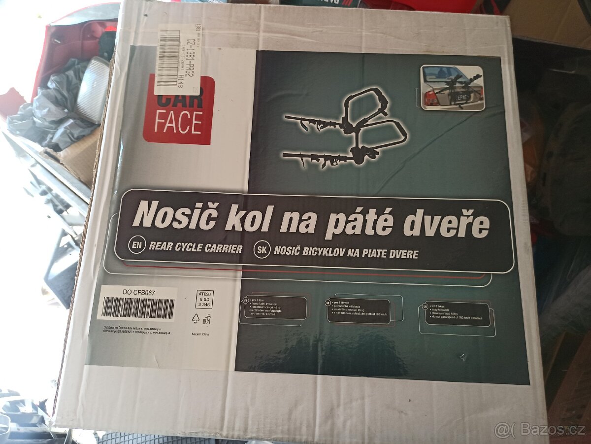 Nosoč kol na páté dveře automobilu