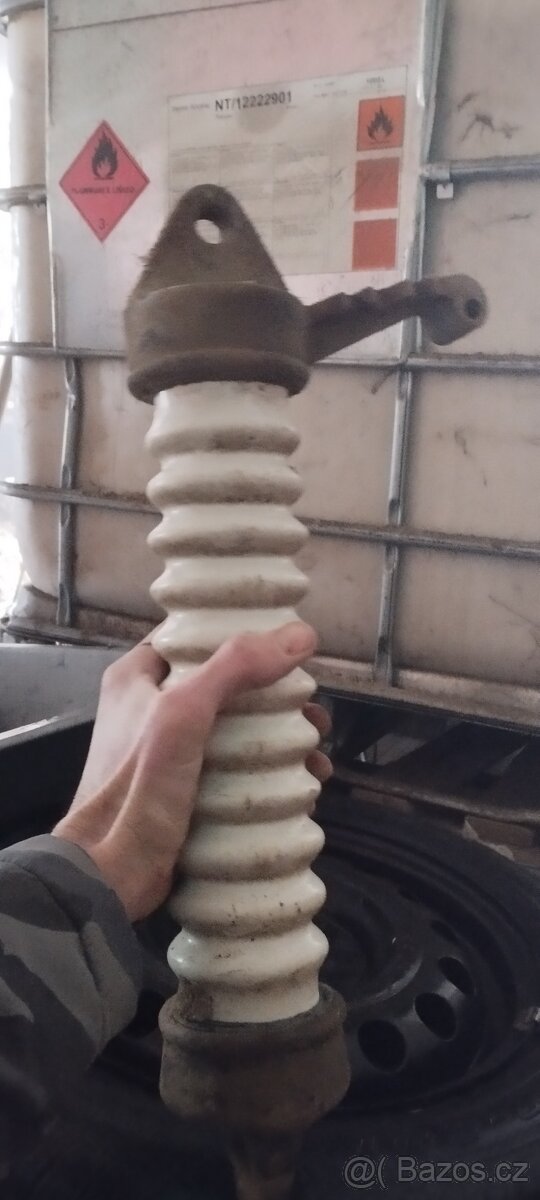 Izolátor