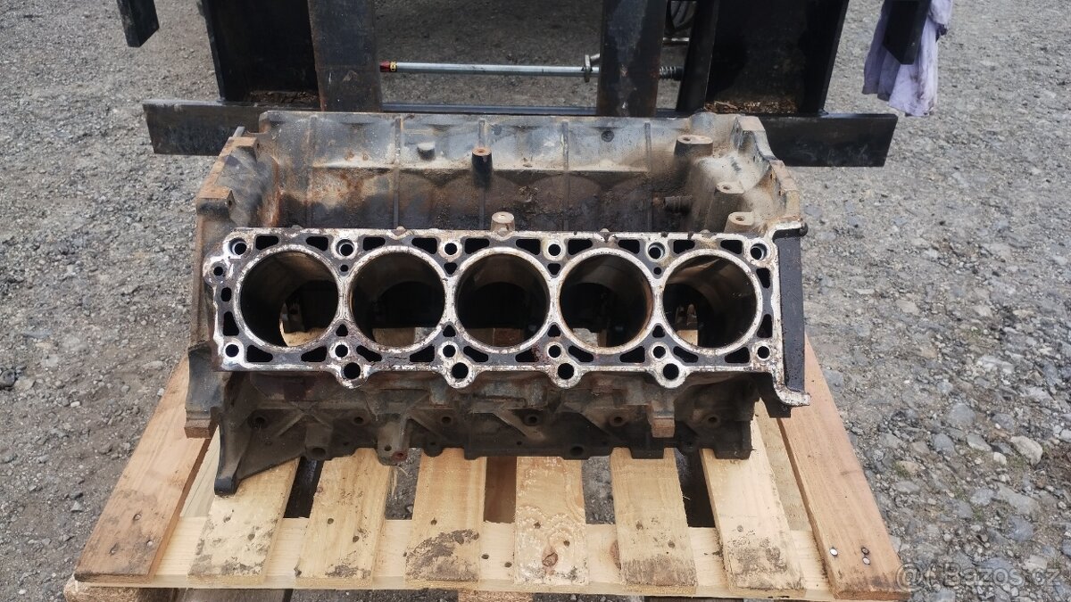 Blok motoru V10