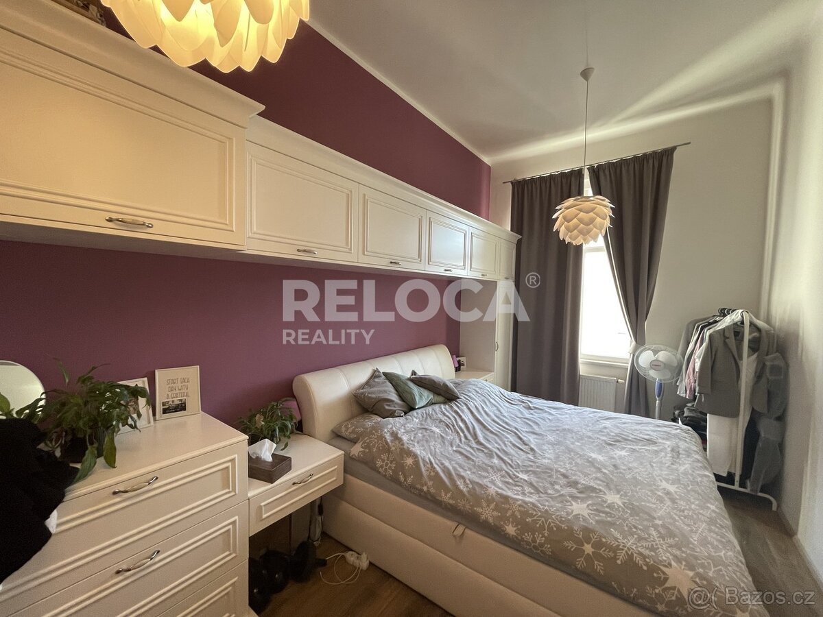 2+1, 80m2, balkon, parkovací stání ve dvoře, zařízený, luxus