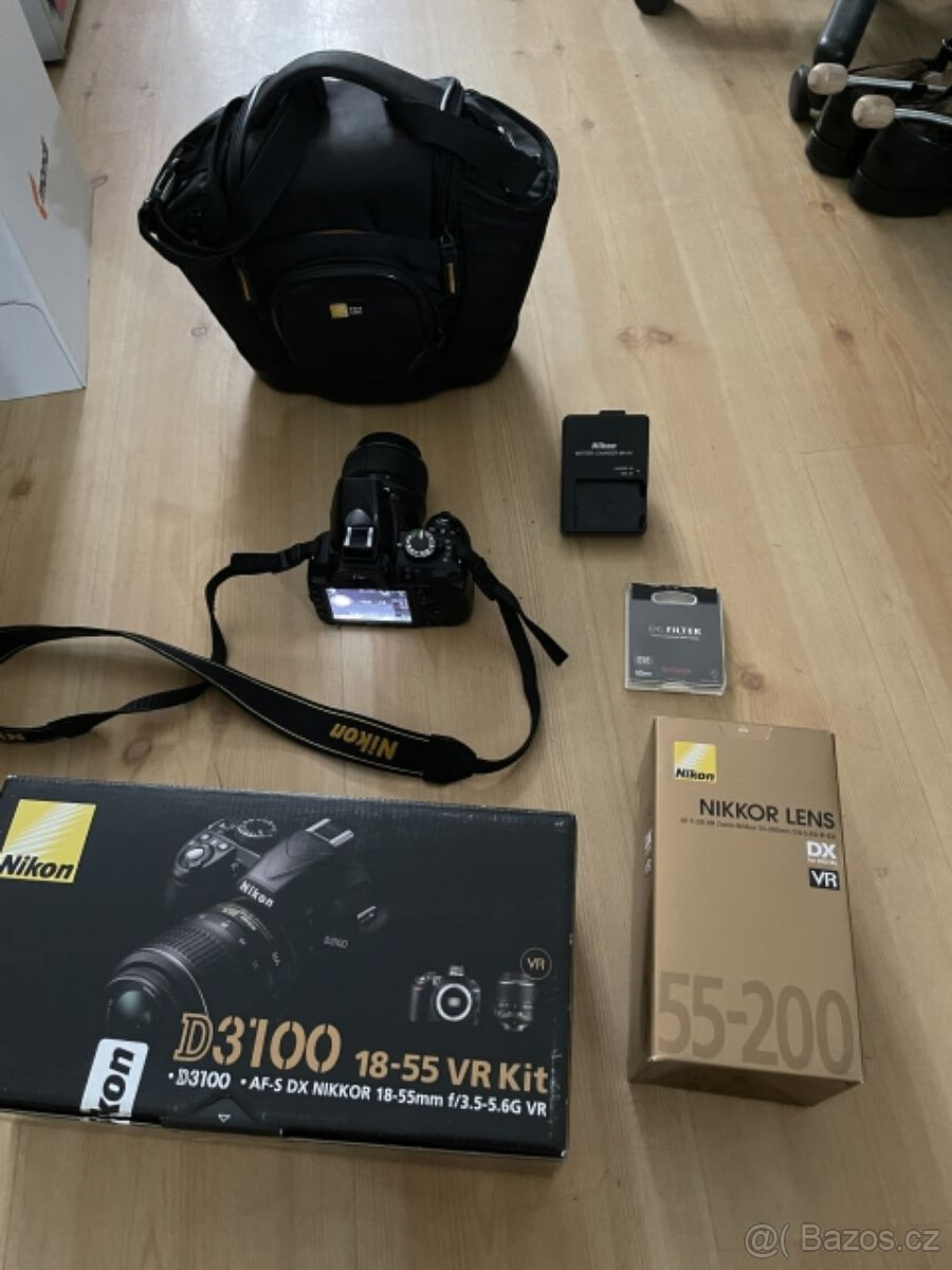 2x Objektiv, Fotoaparát-digitální zrcadlovka; Brašna, Kniha.