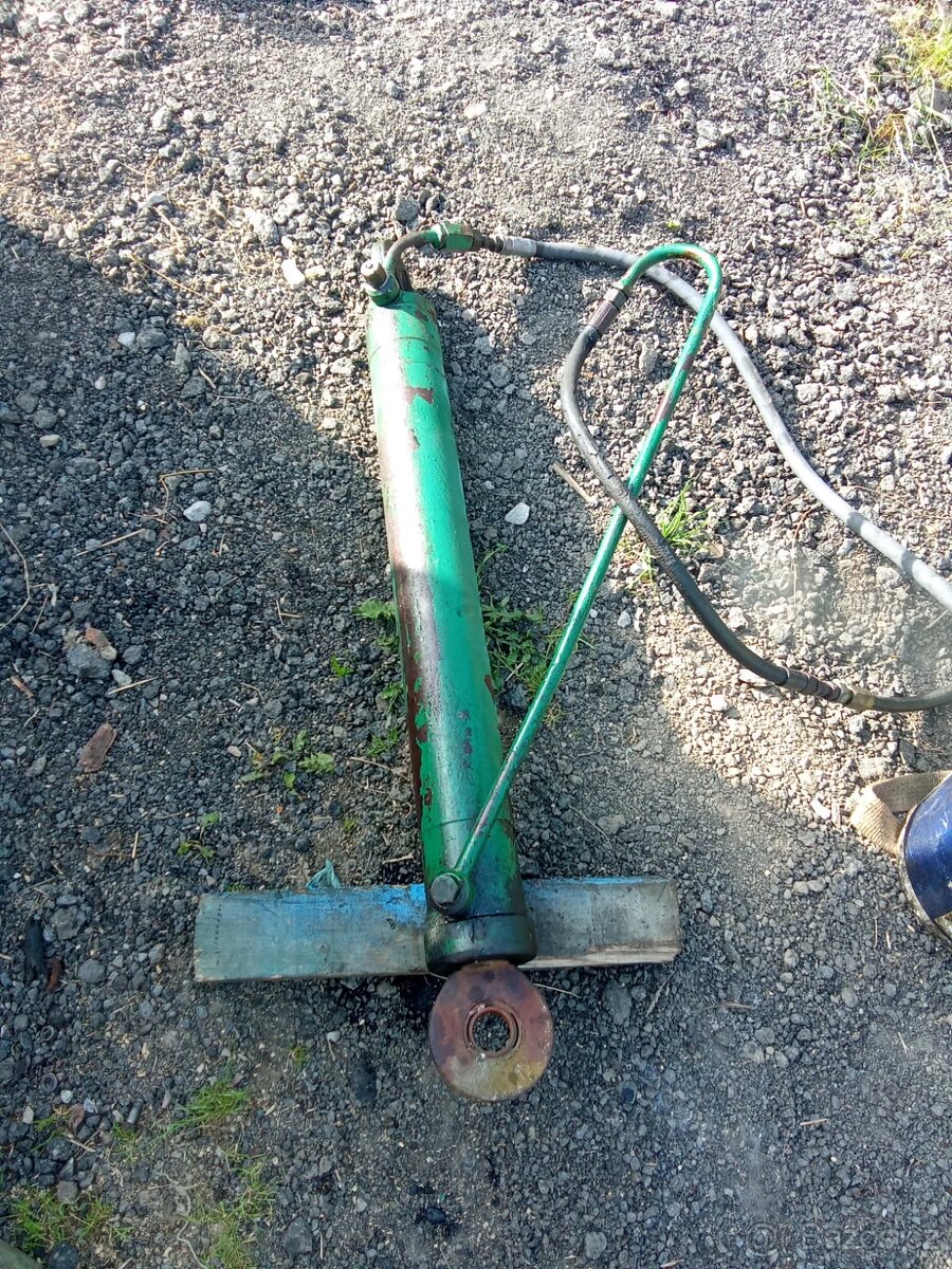 Hydraulická pístnice