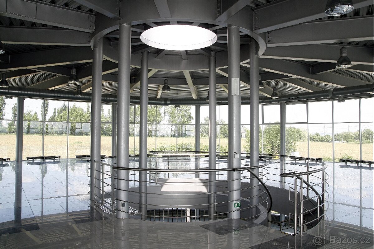 KOMERČNÍ SHOWROOM Staré Město u Uh.Hradiště