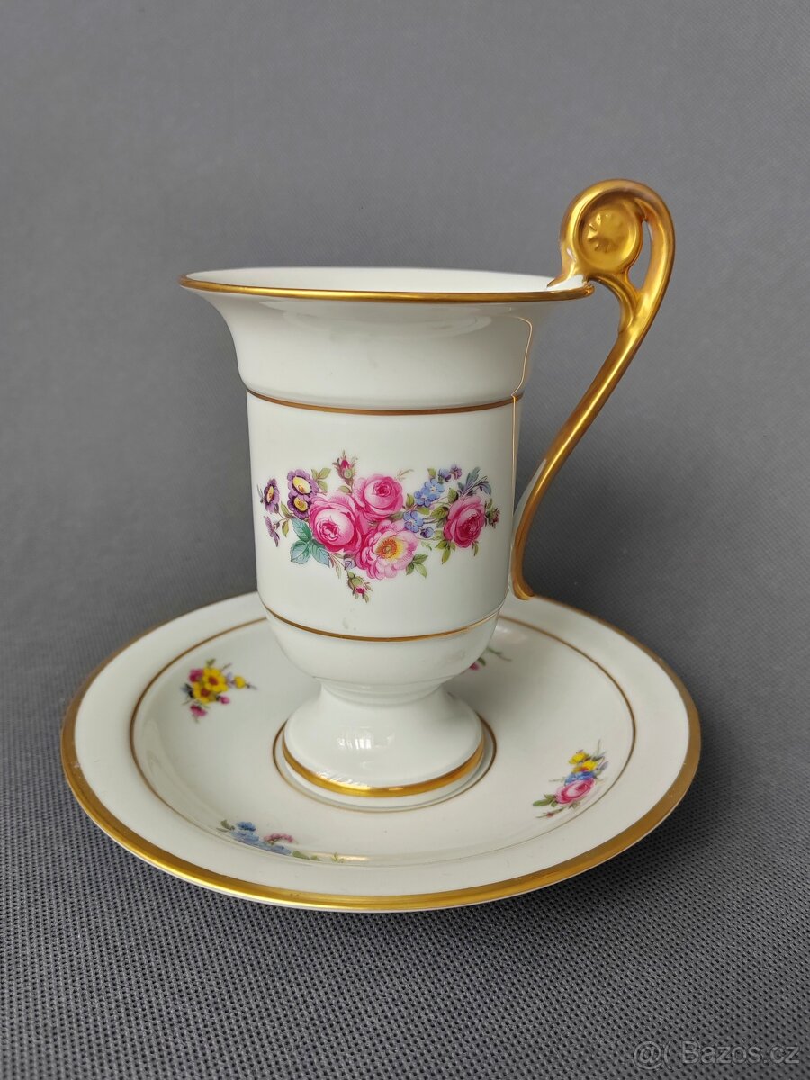 Nádherný porcelanovy šálek na čokoládu od manufaktury Kaiser