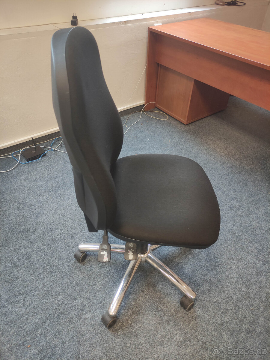Kancelářská židle ve velmi dobrém stavu