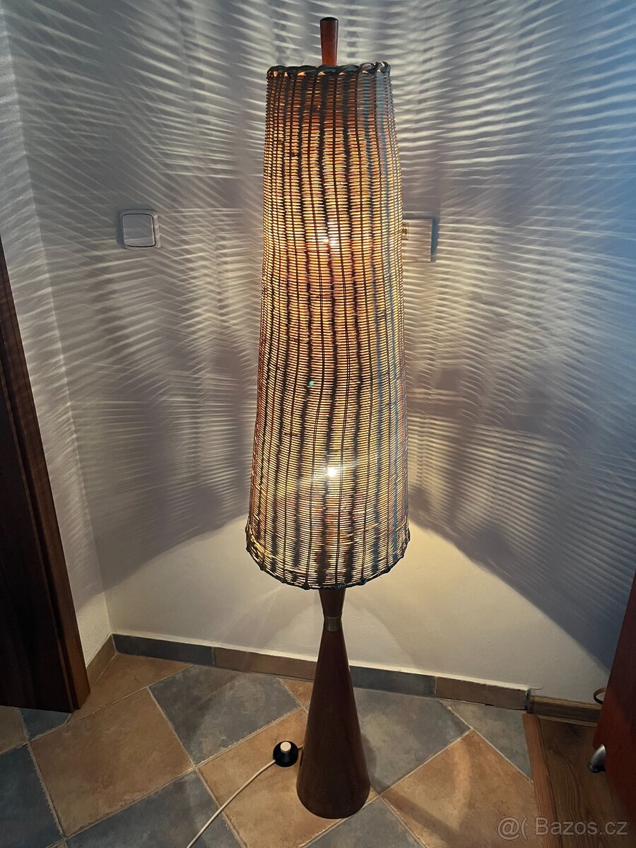 Lampa stojací