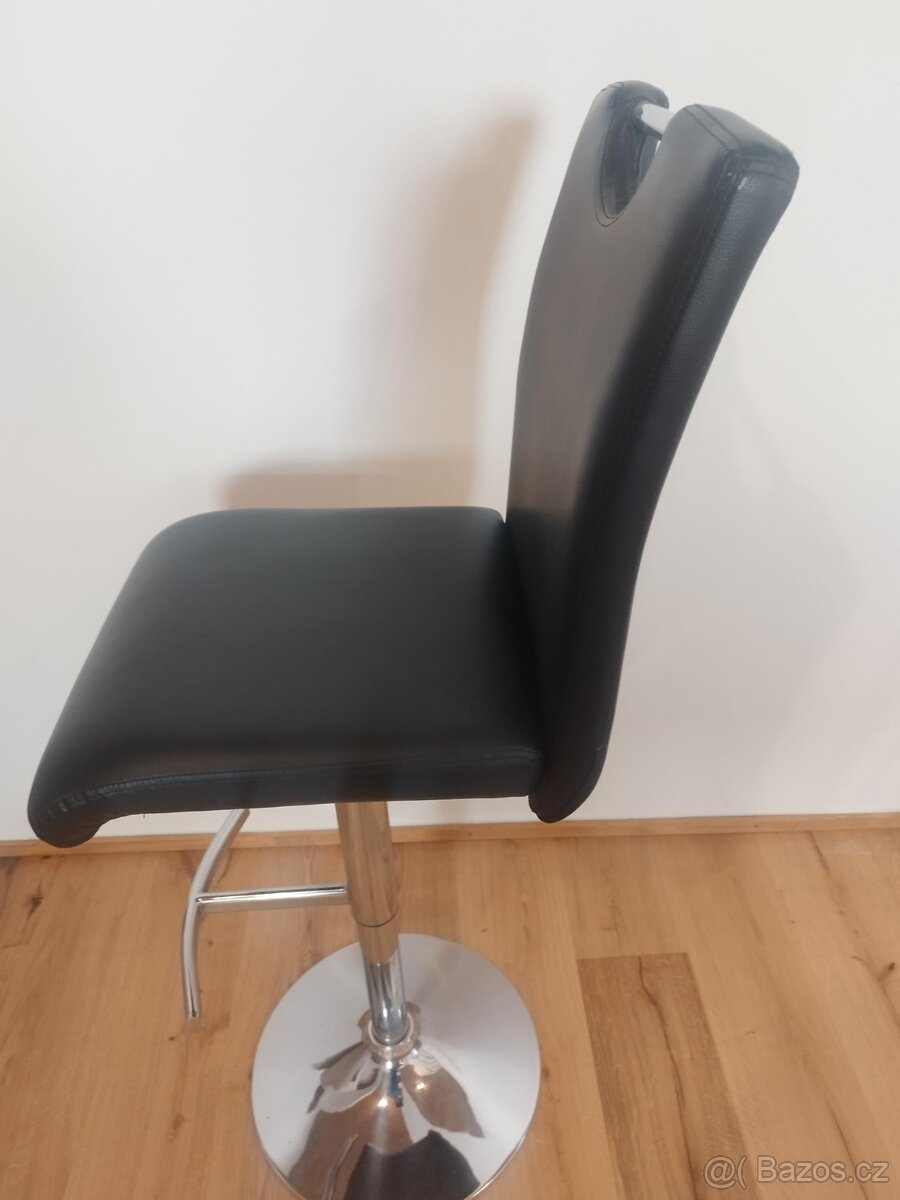 Stůl a 4 židle jídelní set