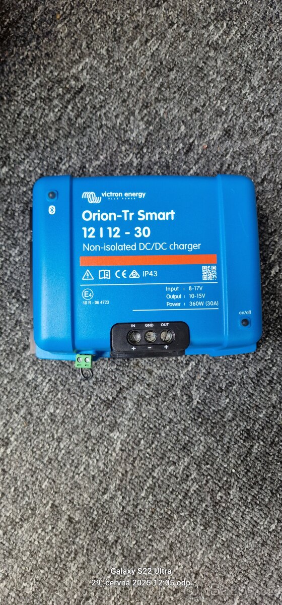 Prodám DC/ DC nabíječku Victron 30A 12/12V