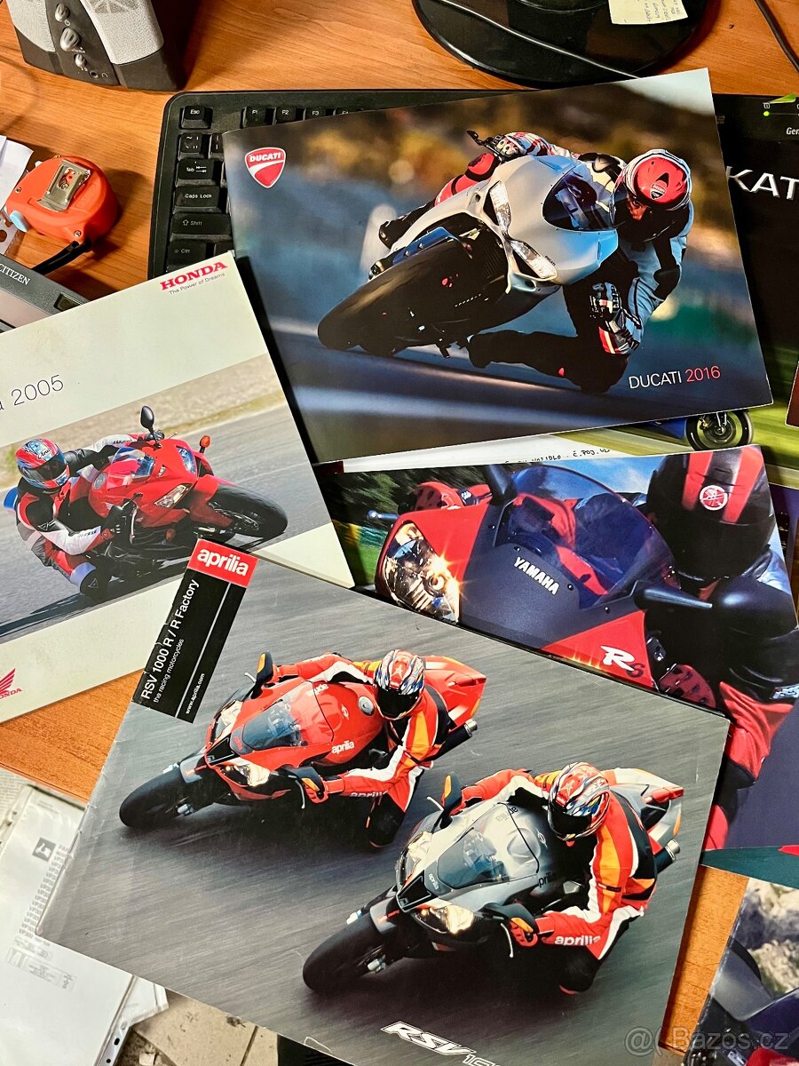 Moto katalogy 100 kusů