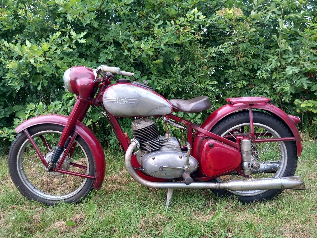 Jawa Pérák 250