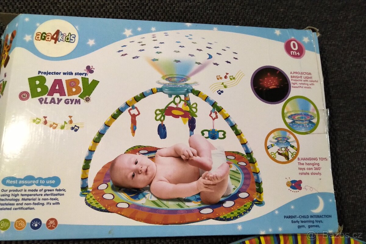 Dětská hrací deka s hrazdičkou