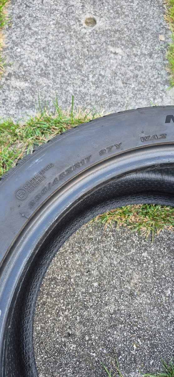 Prodám 4x celoroční pneu 235/45 R17