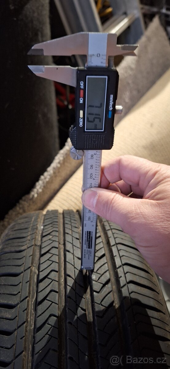 Prodám pneu MG - 215/55 R17 94V