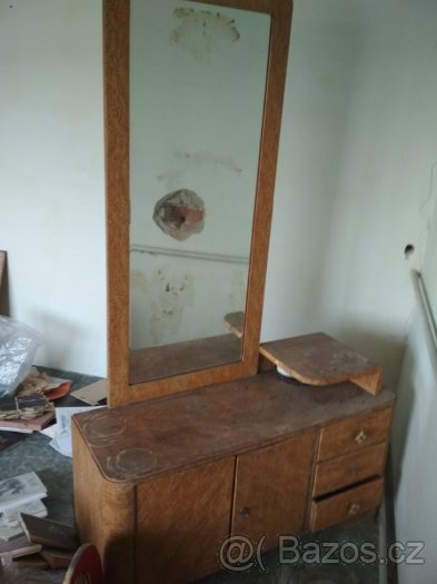 Retro nábytek, stará ložnice