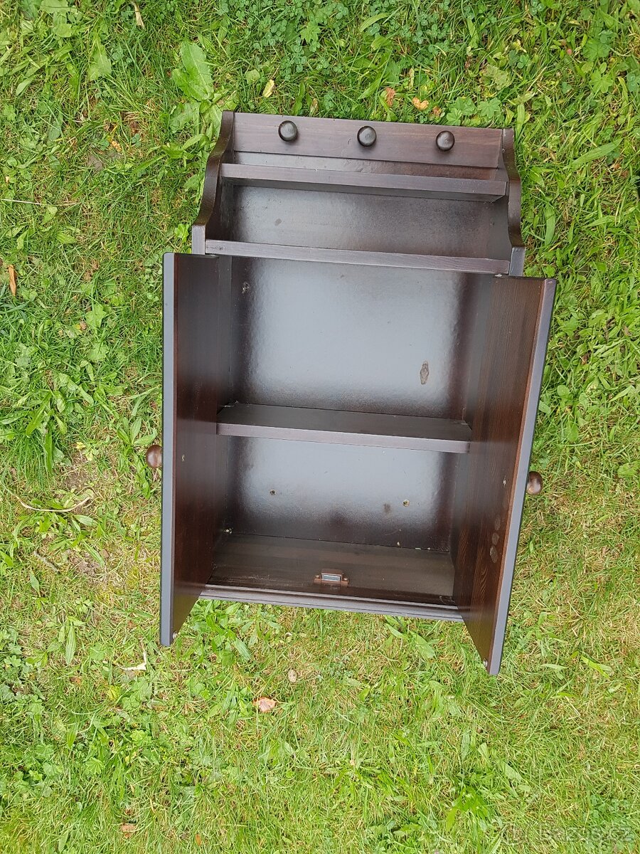 Malá dekorační skříň, skříňka