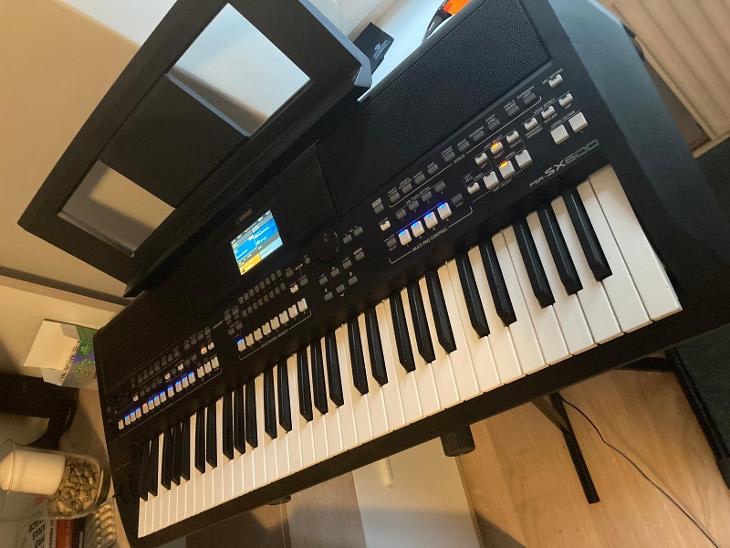 Yamaha psr sx 600