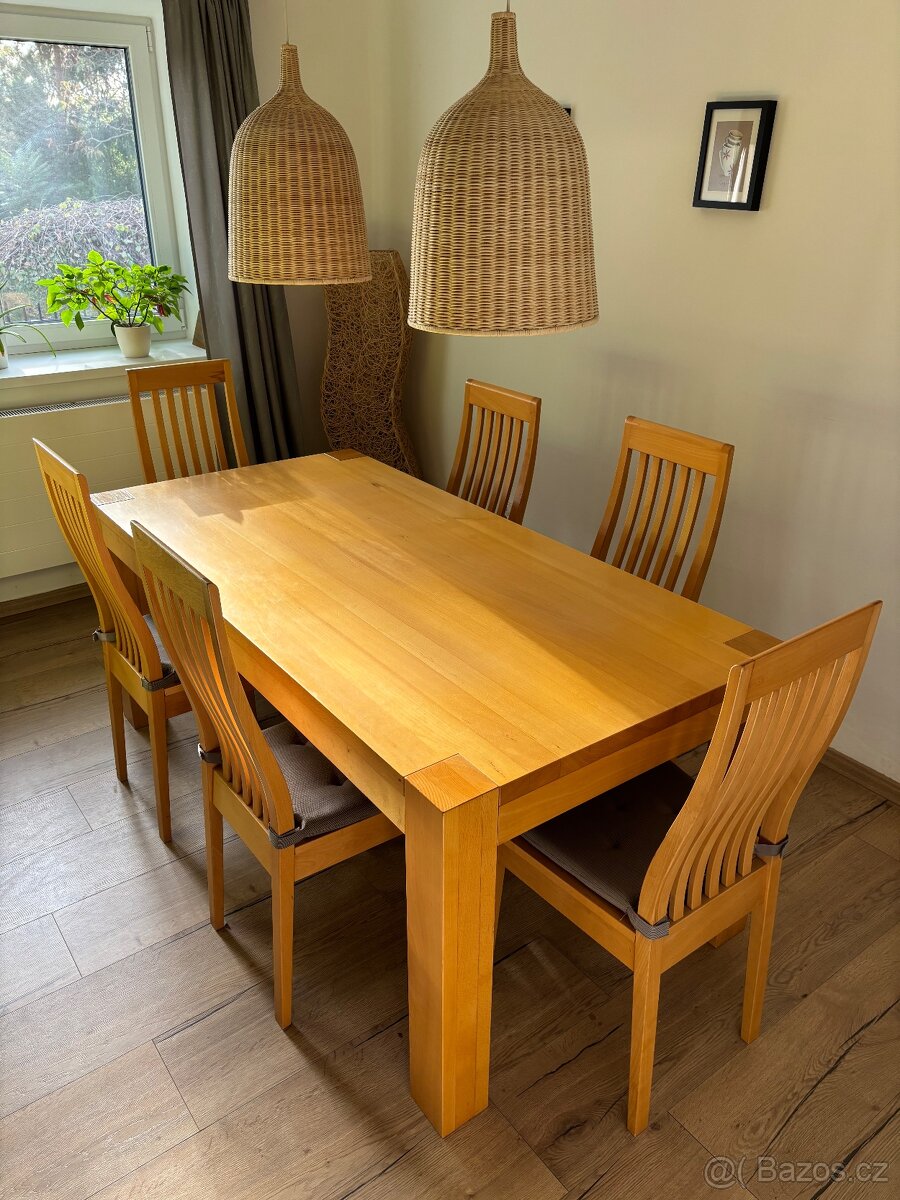 Jídelní stůl z masivu + 6 židlí