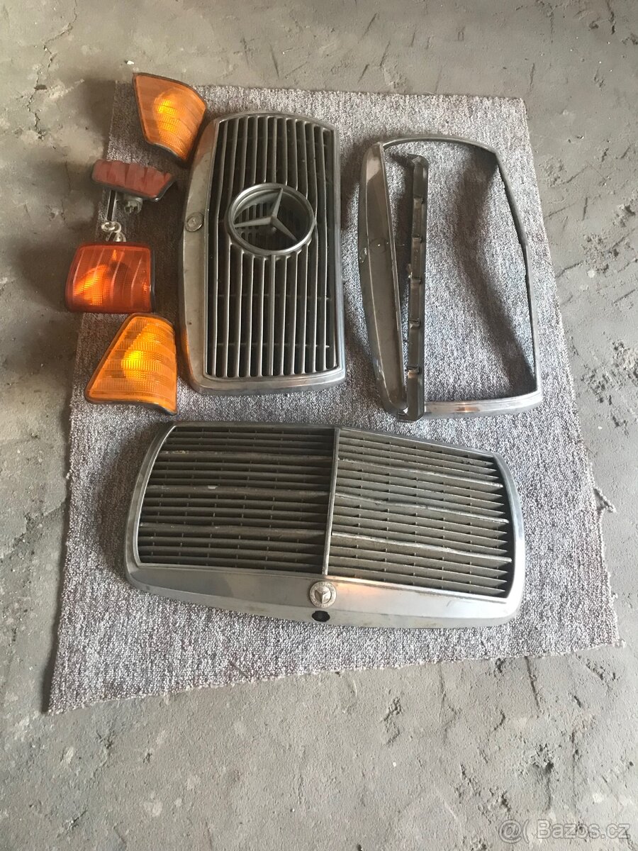 Mercedes Benz maska 300 D přední mřížka,blinkry