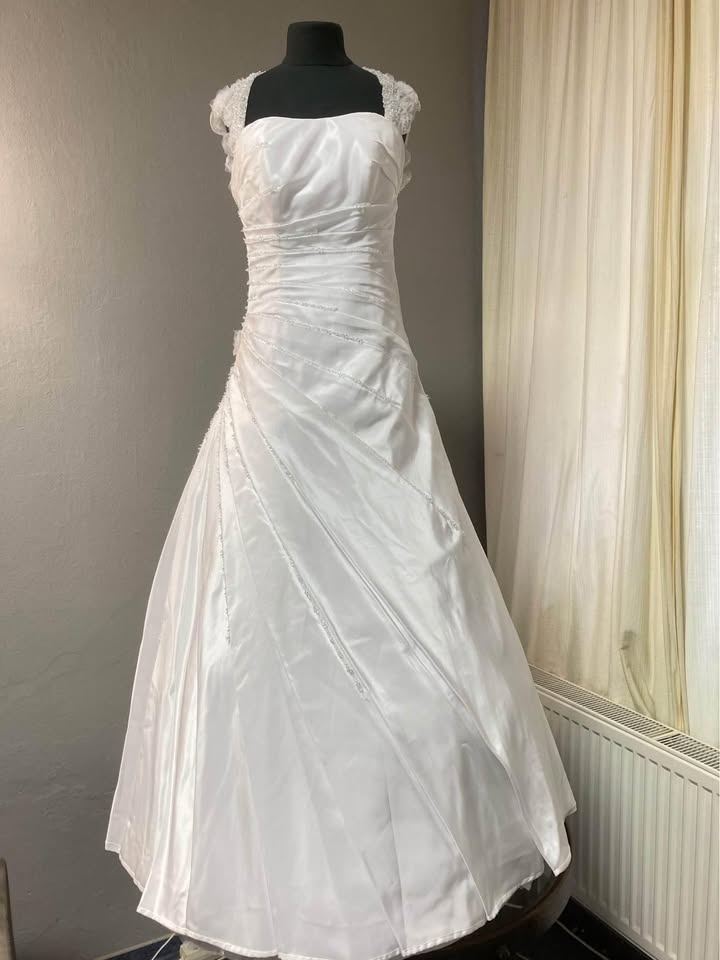 Levné svatební šaty vhodné i na věneček ve vel.38-40