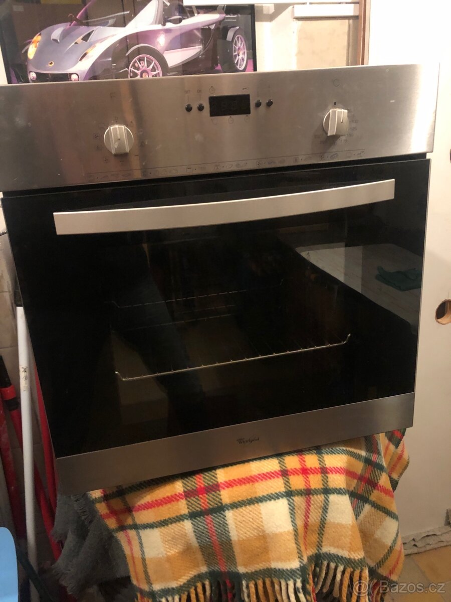 Whirlpool vestavná trouba