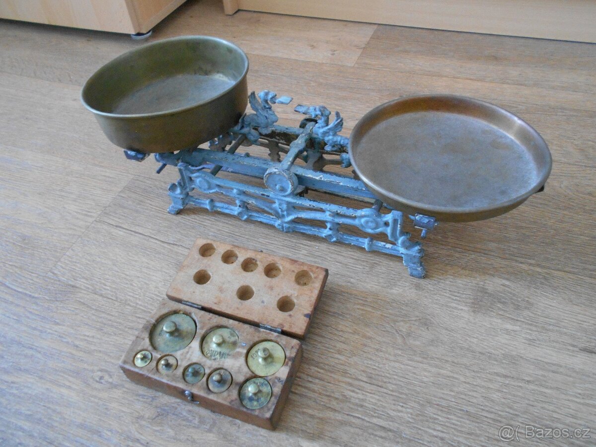 Stará, kuchyňská váha + sada mosazných závaží