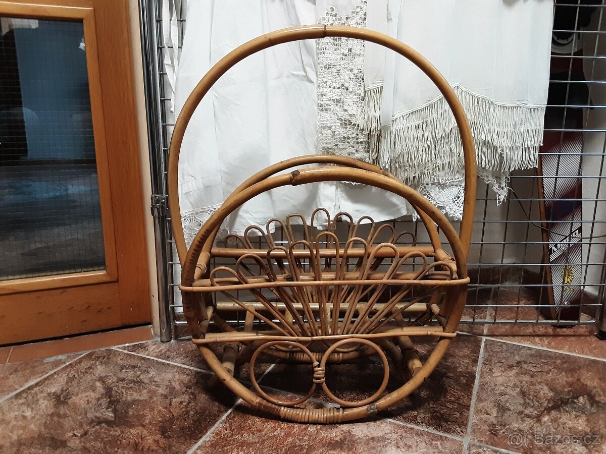 Bambusový stojan na tiskoviny