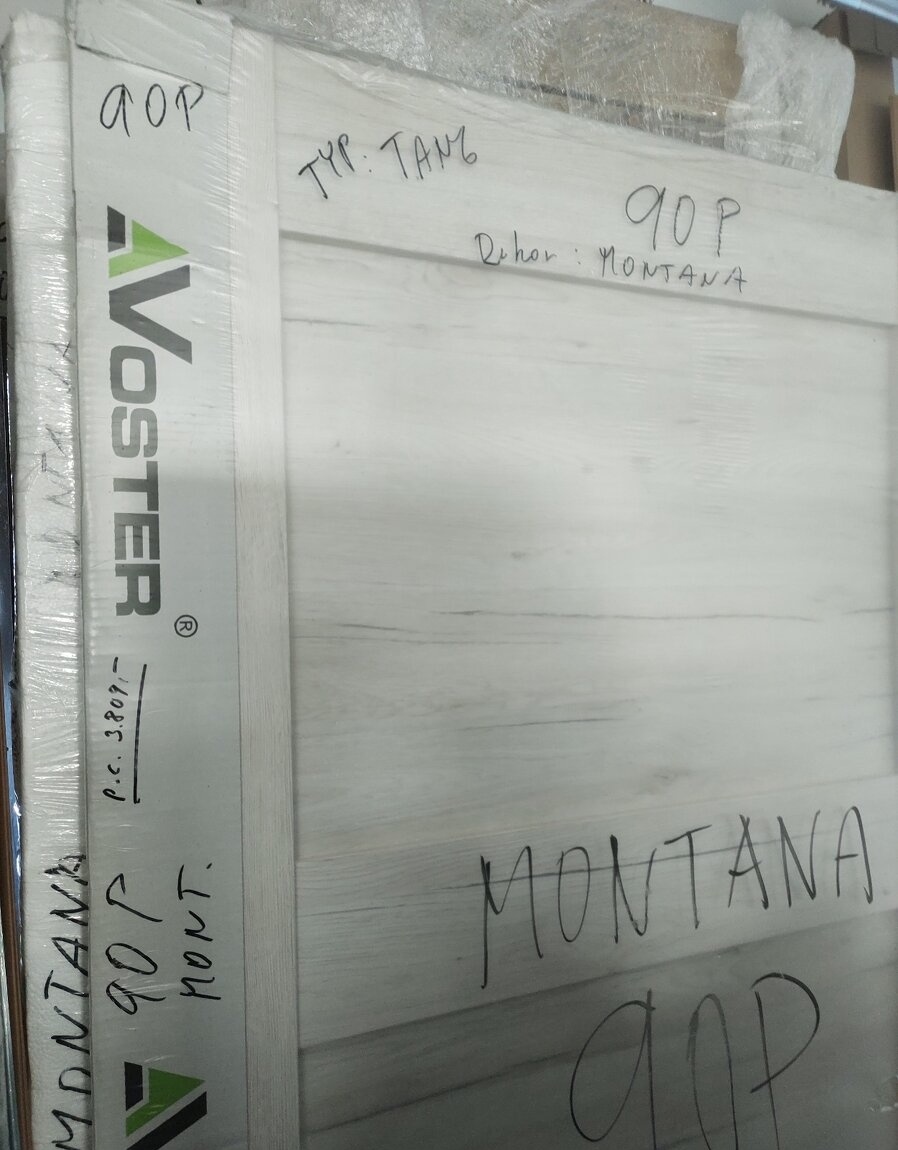 Kvalitní interiérové dveře TANGO 40 -dub -90P nové