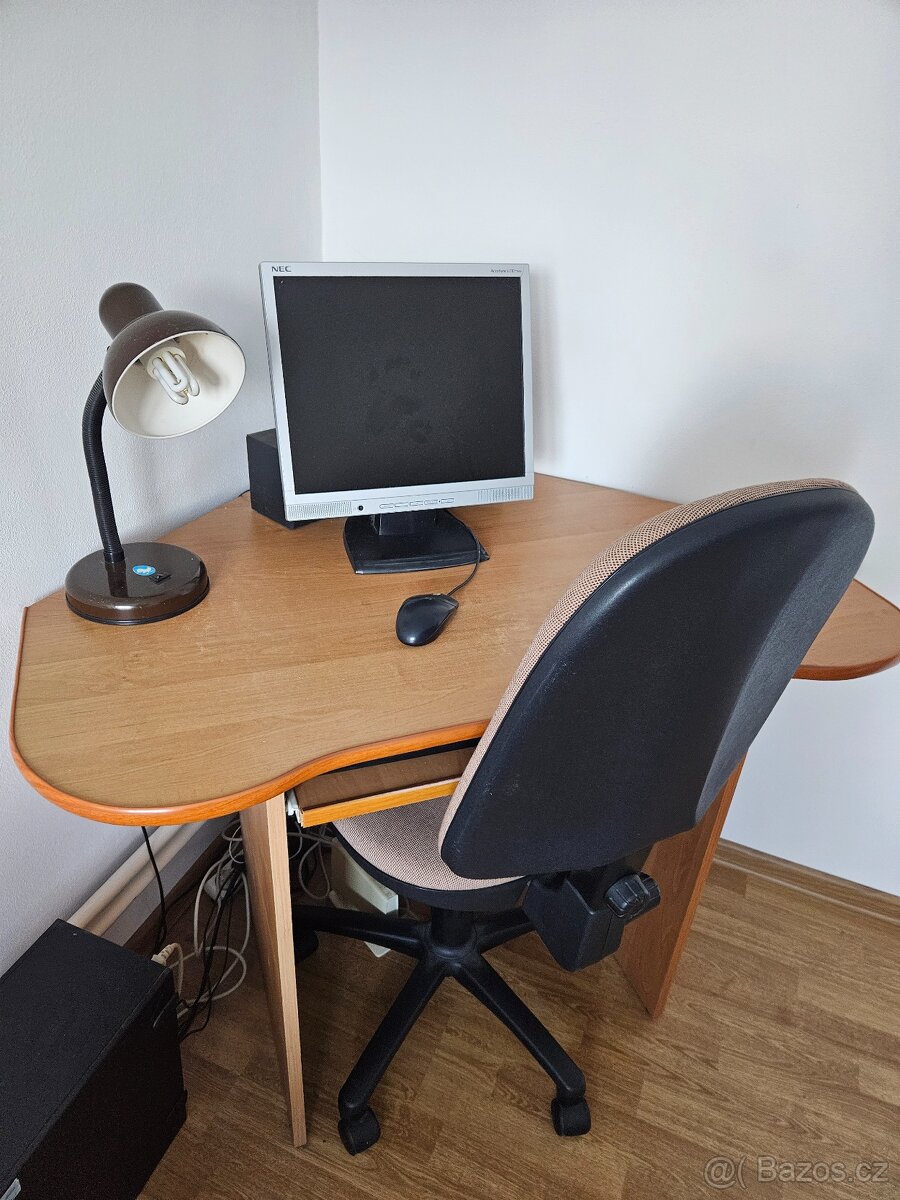 Psací stul a zidle