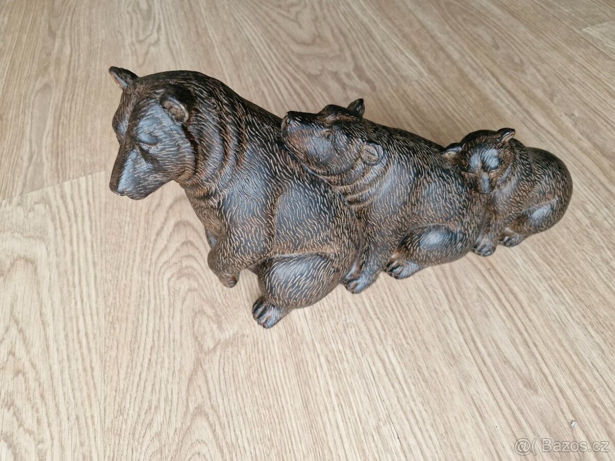 soška Medvědí rodinka