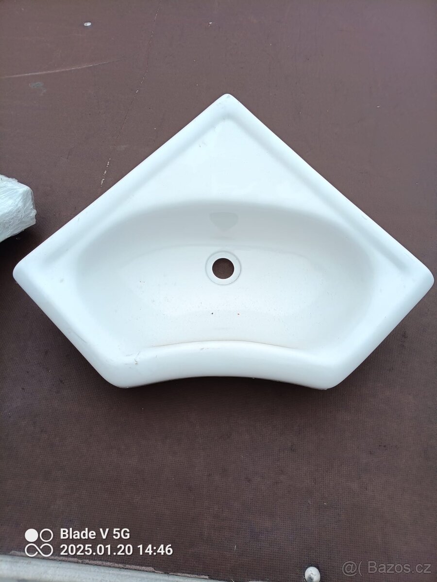 díly do obytné dodávky