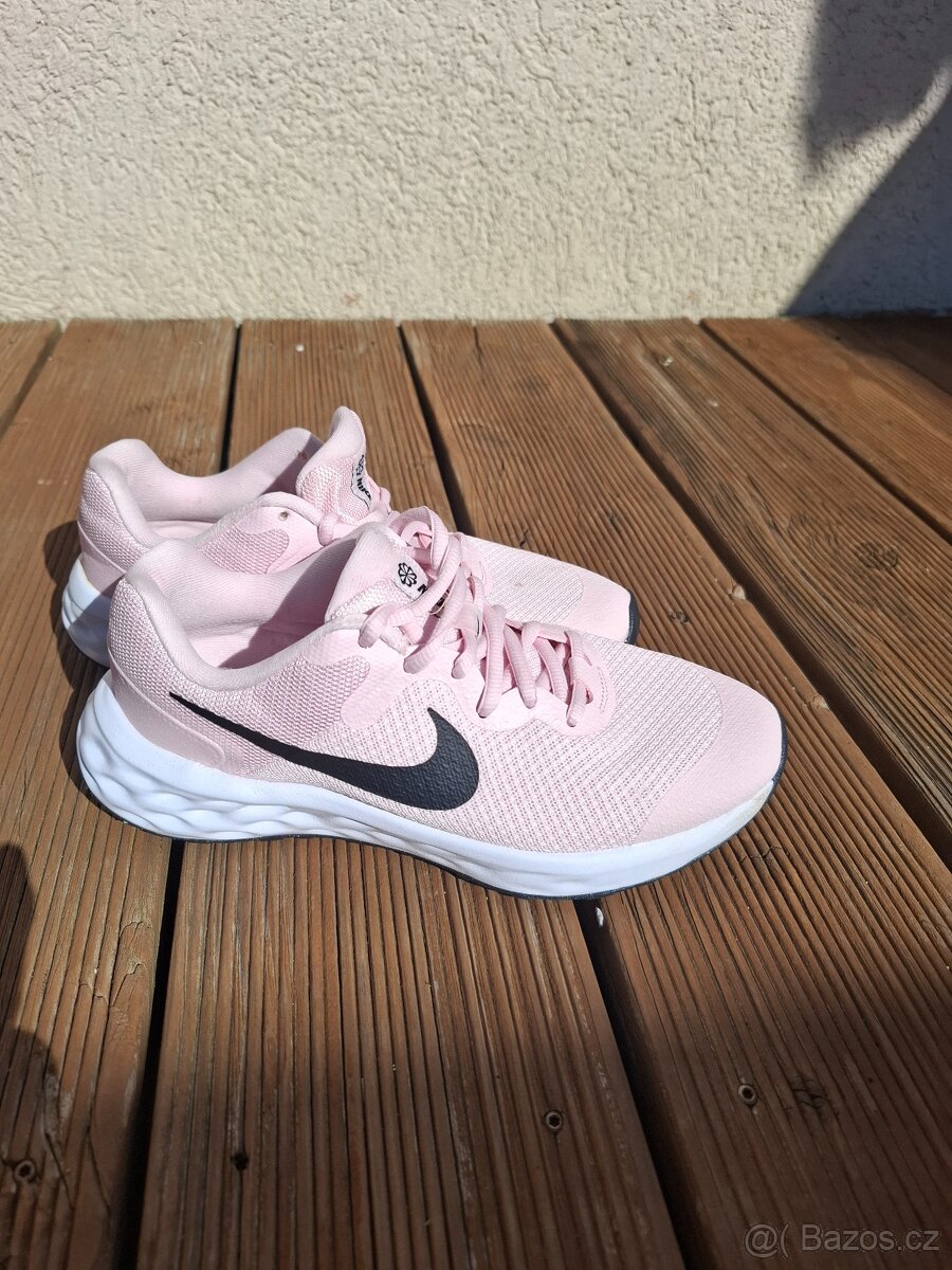 Dívčí Běžecké boty Nike Revolution vel. 37,5 EU