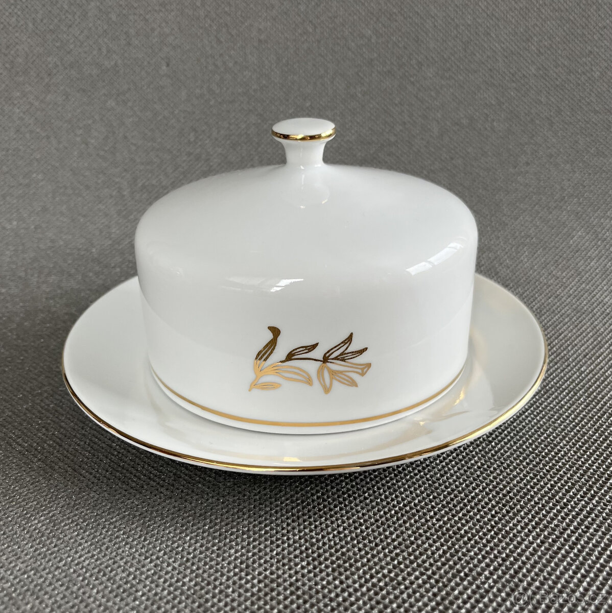 Porcelánová kulatá máslenka, dóza s víkem, Nová Role