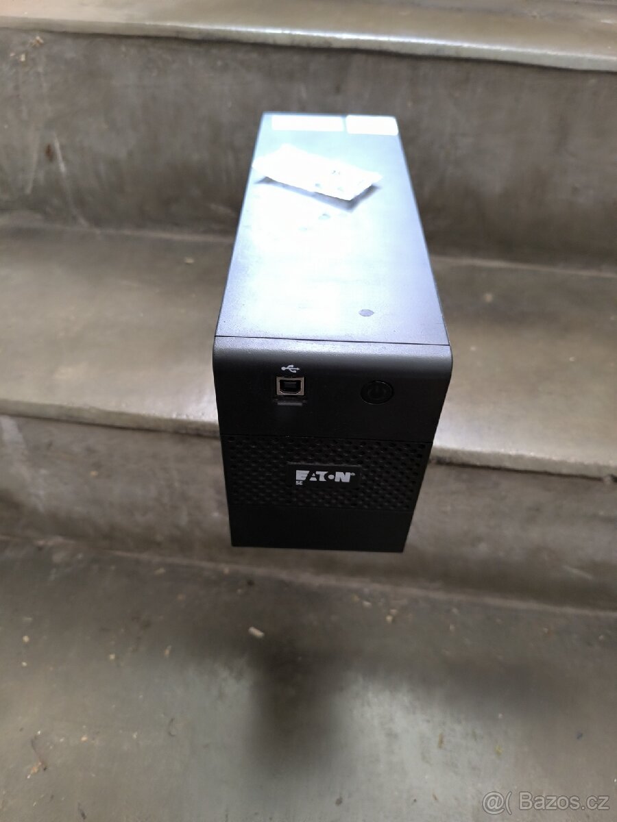 Záložní zdroj Eaton 5E 850i USB (5E850IUSB) černá bez aku