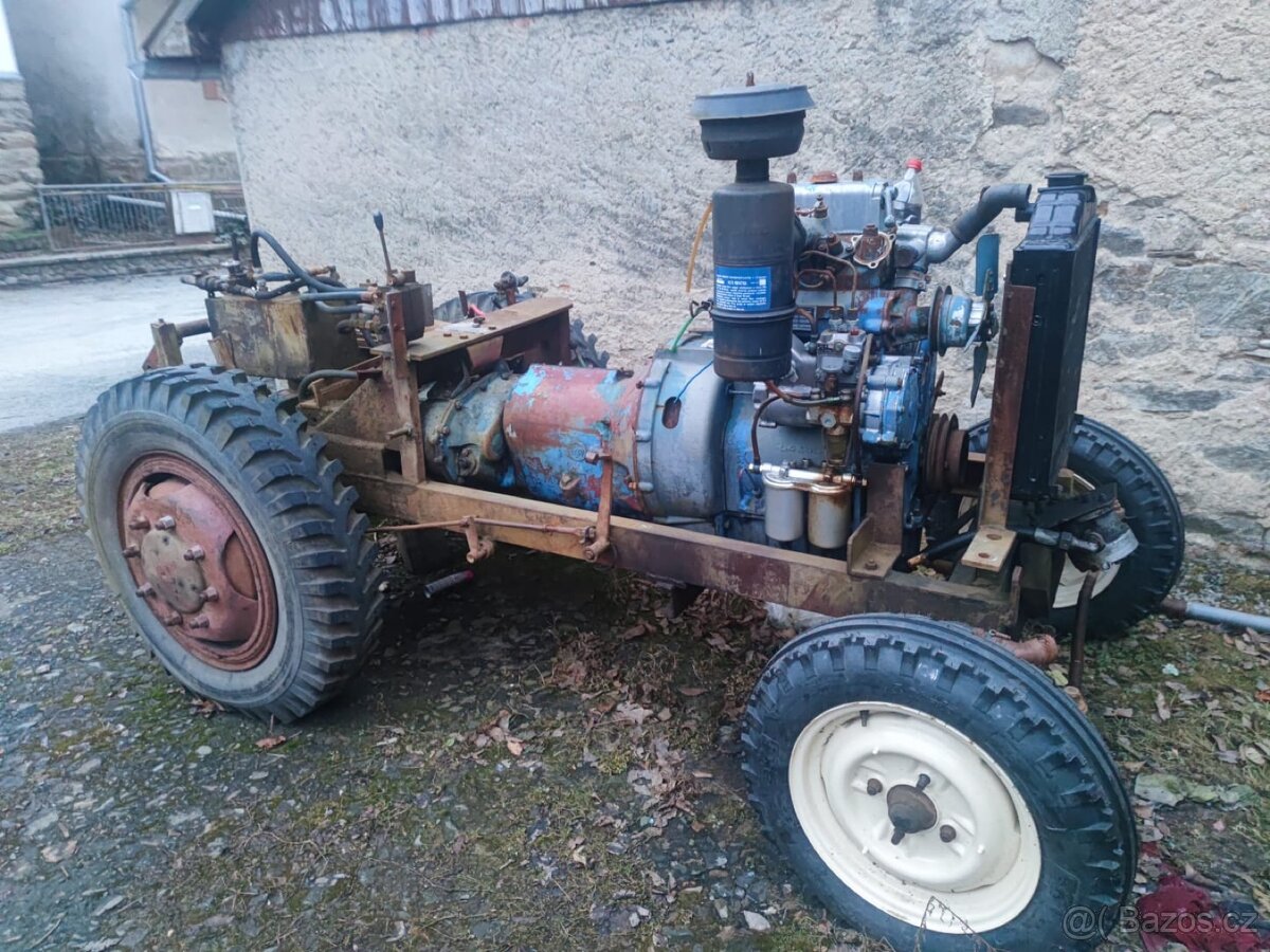 Traktor s motorem diesel