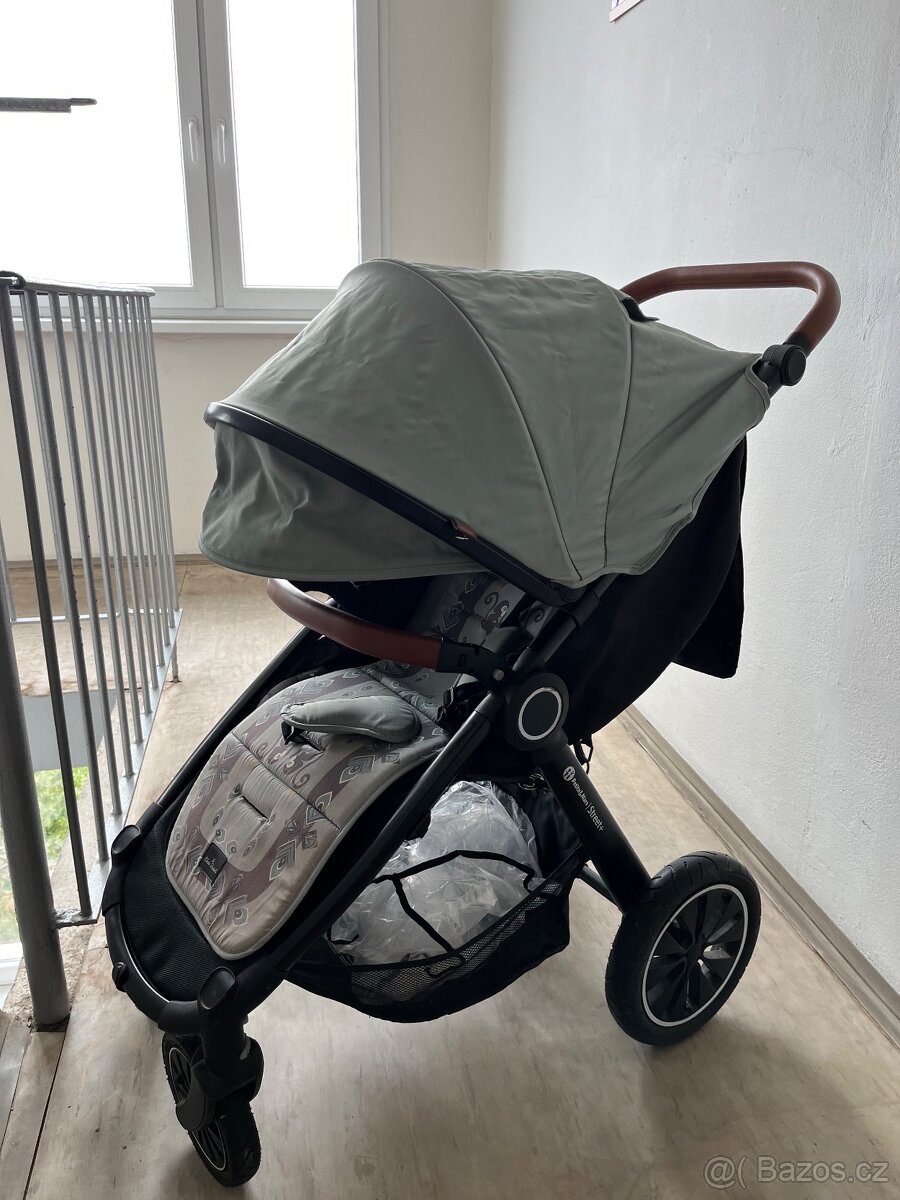 Sportovní kočárek Petite&Mars