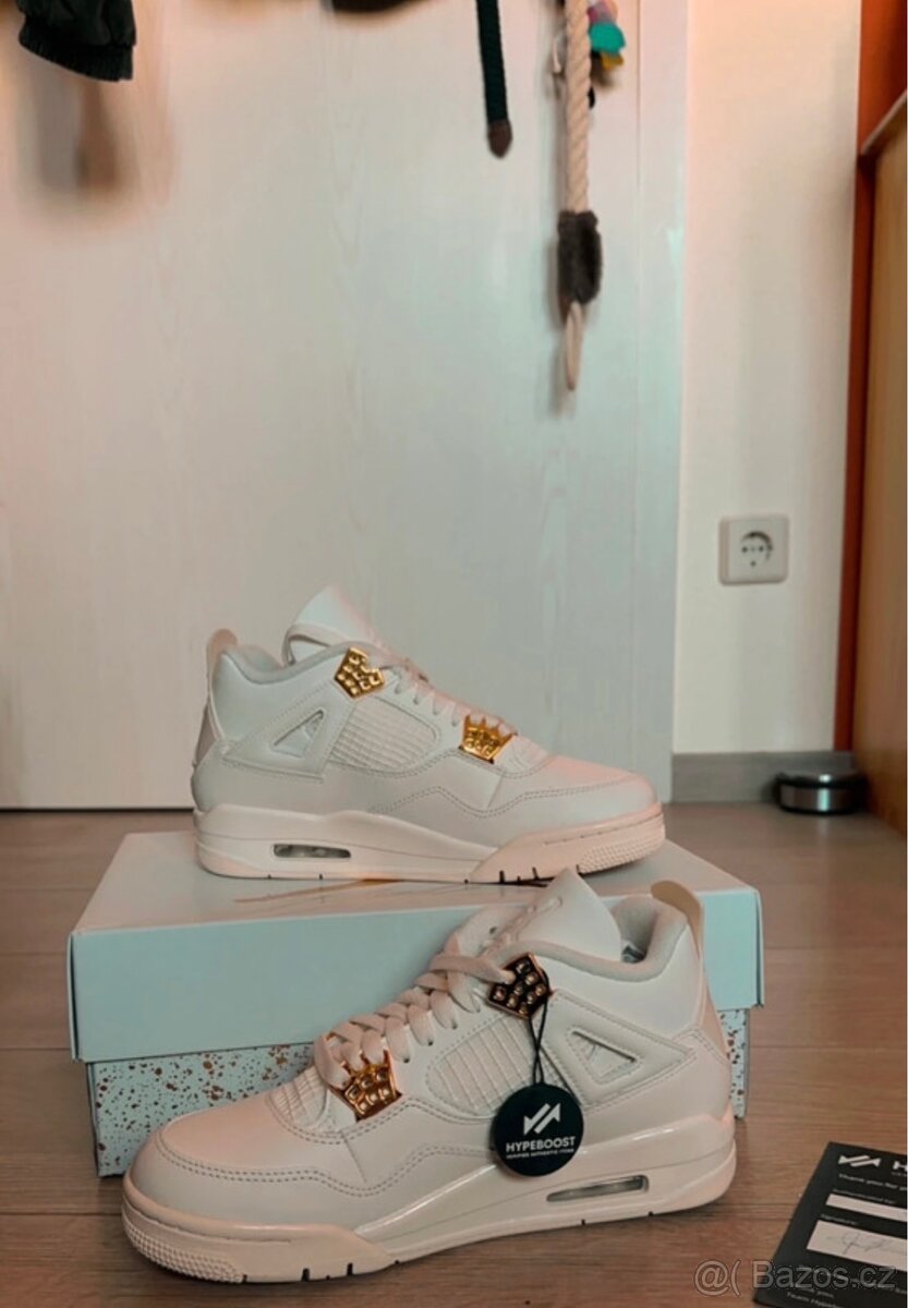 Jordan 4 Gold metallic