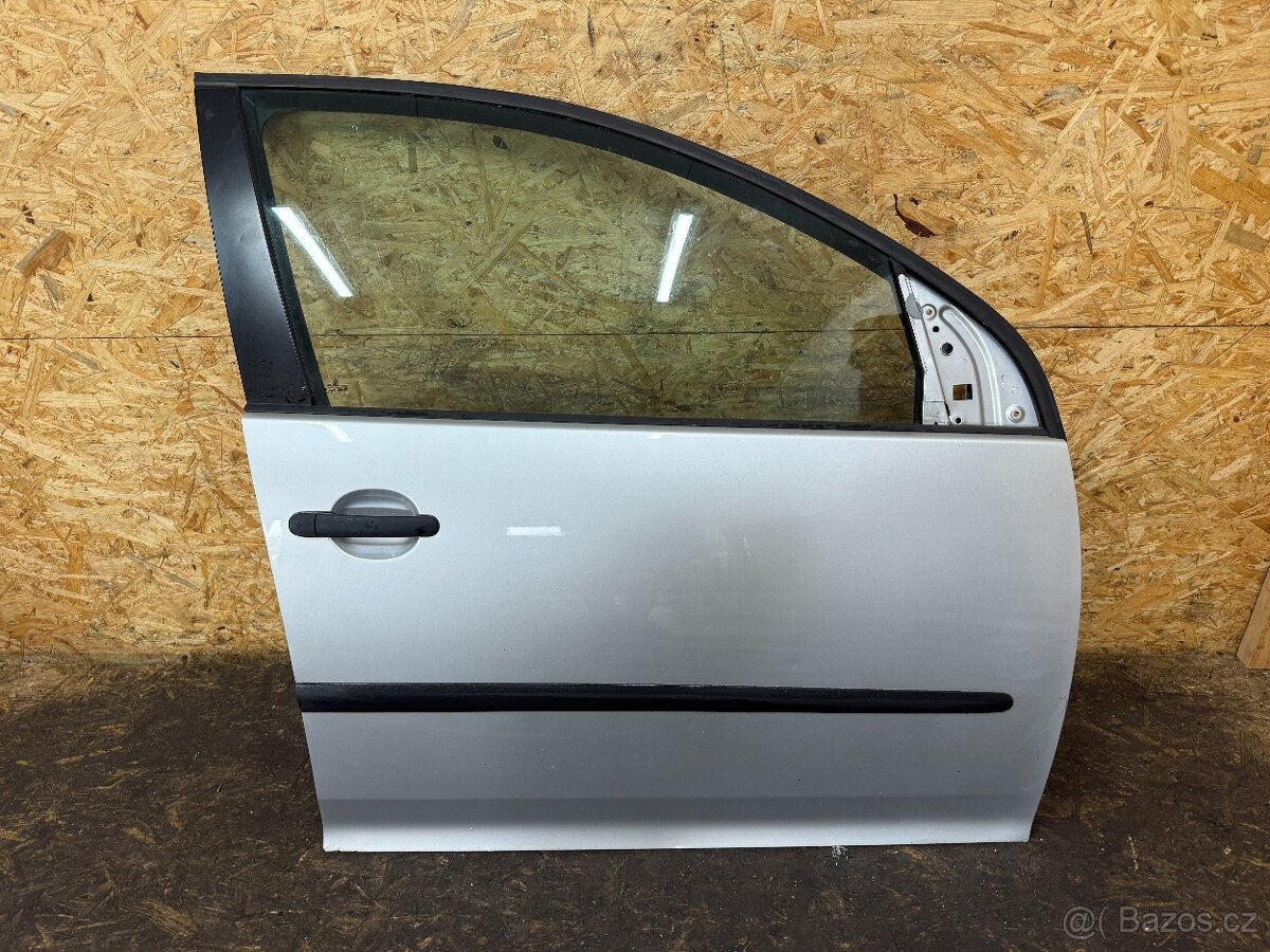 PRAVÉ PŘEDNÍ DVEŘE VW GOLF 5 HATCHBACK LA7W