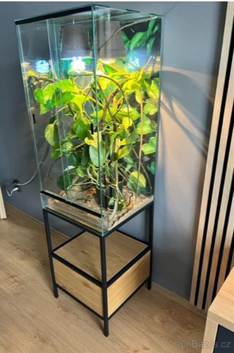 Terárium 50x50x100 nové ,sila skla 5 mm.Terarium bez vybaven