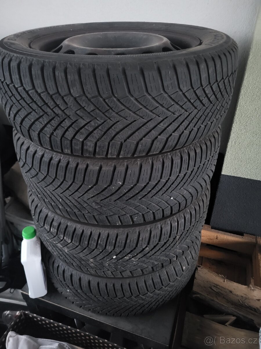 Zimni pneu YOKOHAMA 205/55 r16 s plechových disky 5x112