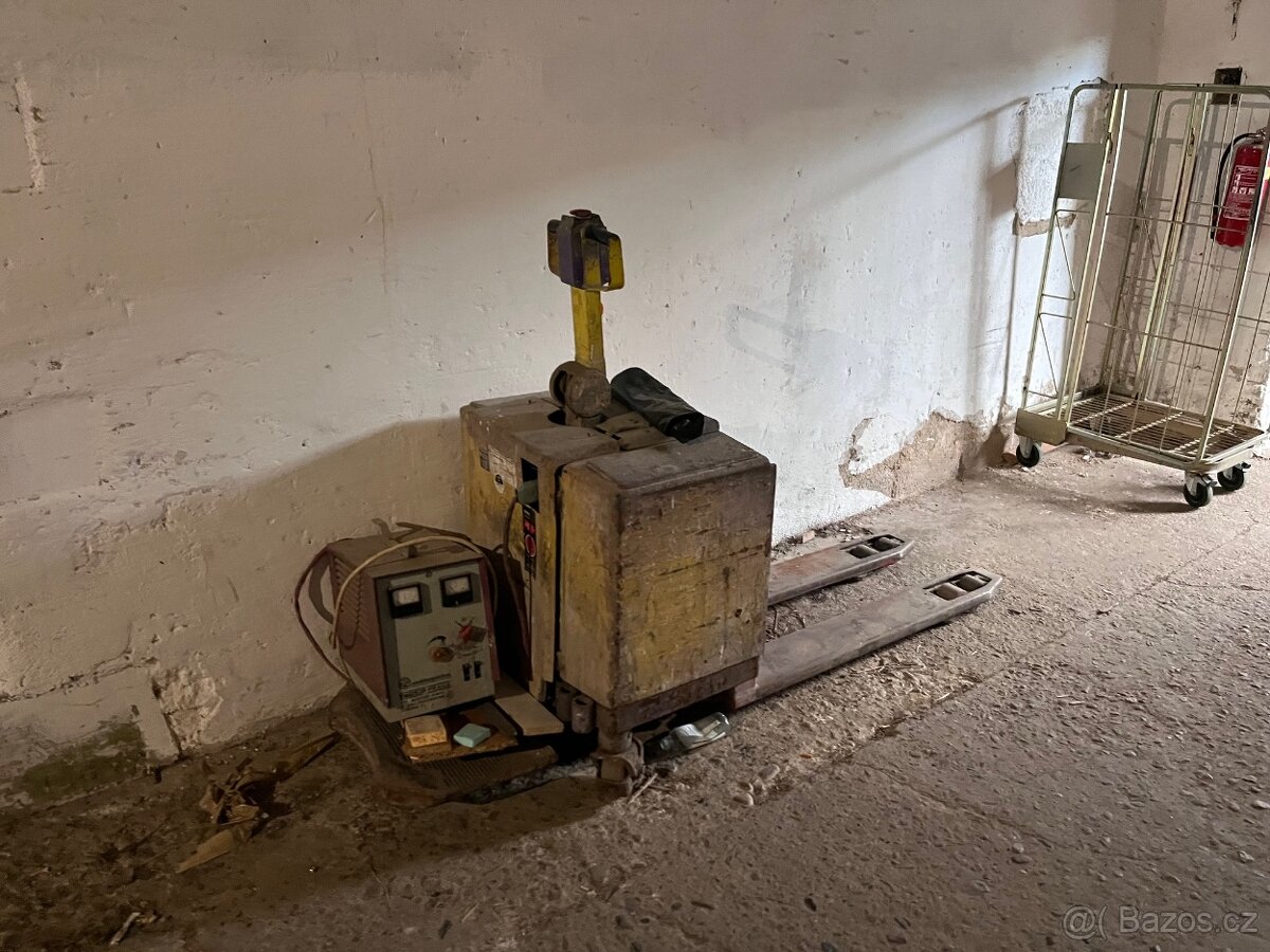 Elektrický paletový vozík / nízkozdvižný vozík TOYOTA s nabí