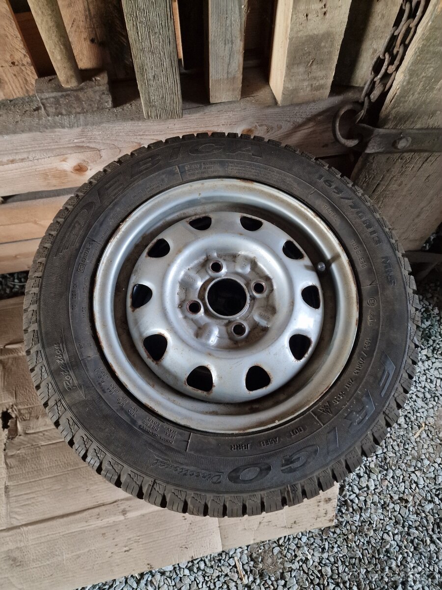 Prodám zimní pneu 13" na Škoda Felicia