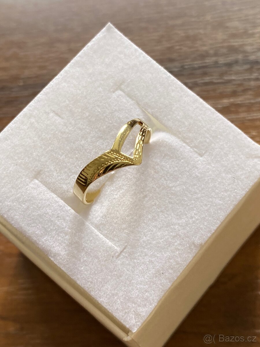 Zlatý dámský prstýnek