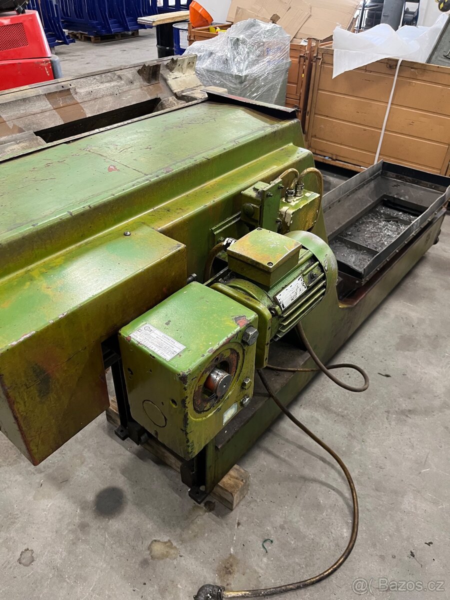 Pásový dopravník na třísky