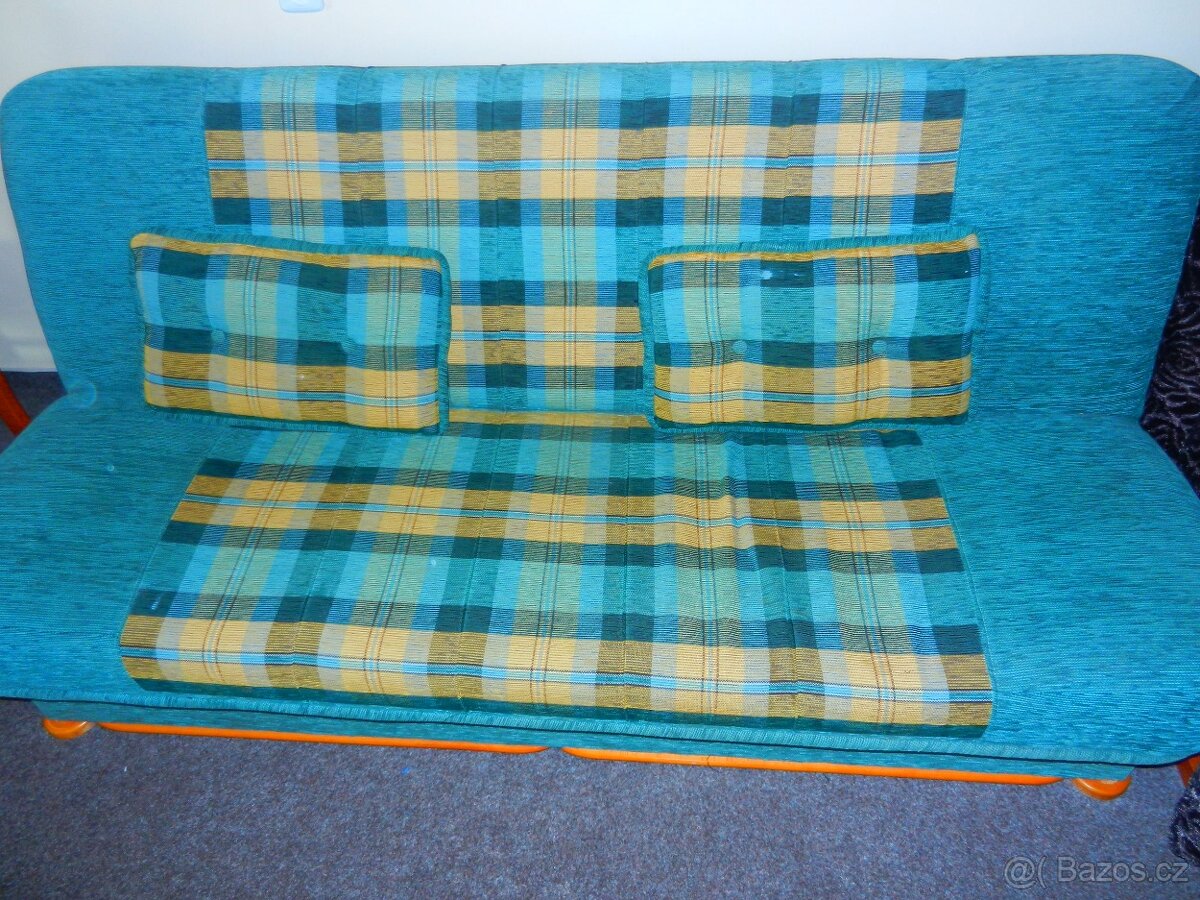 rozkládací sedačka s úložným prostorem