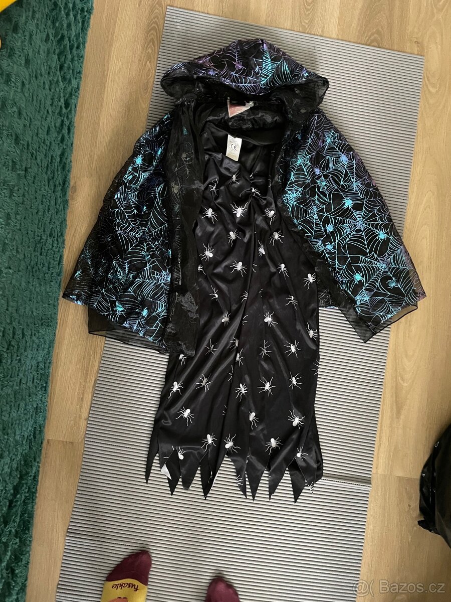 Krásný dívčí čarodějnický set H&M – šaty + plášť