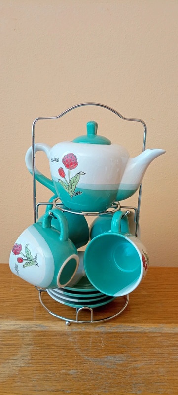 RŮZNÉ konvice a konvičky