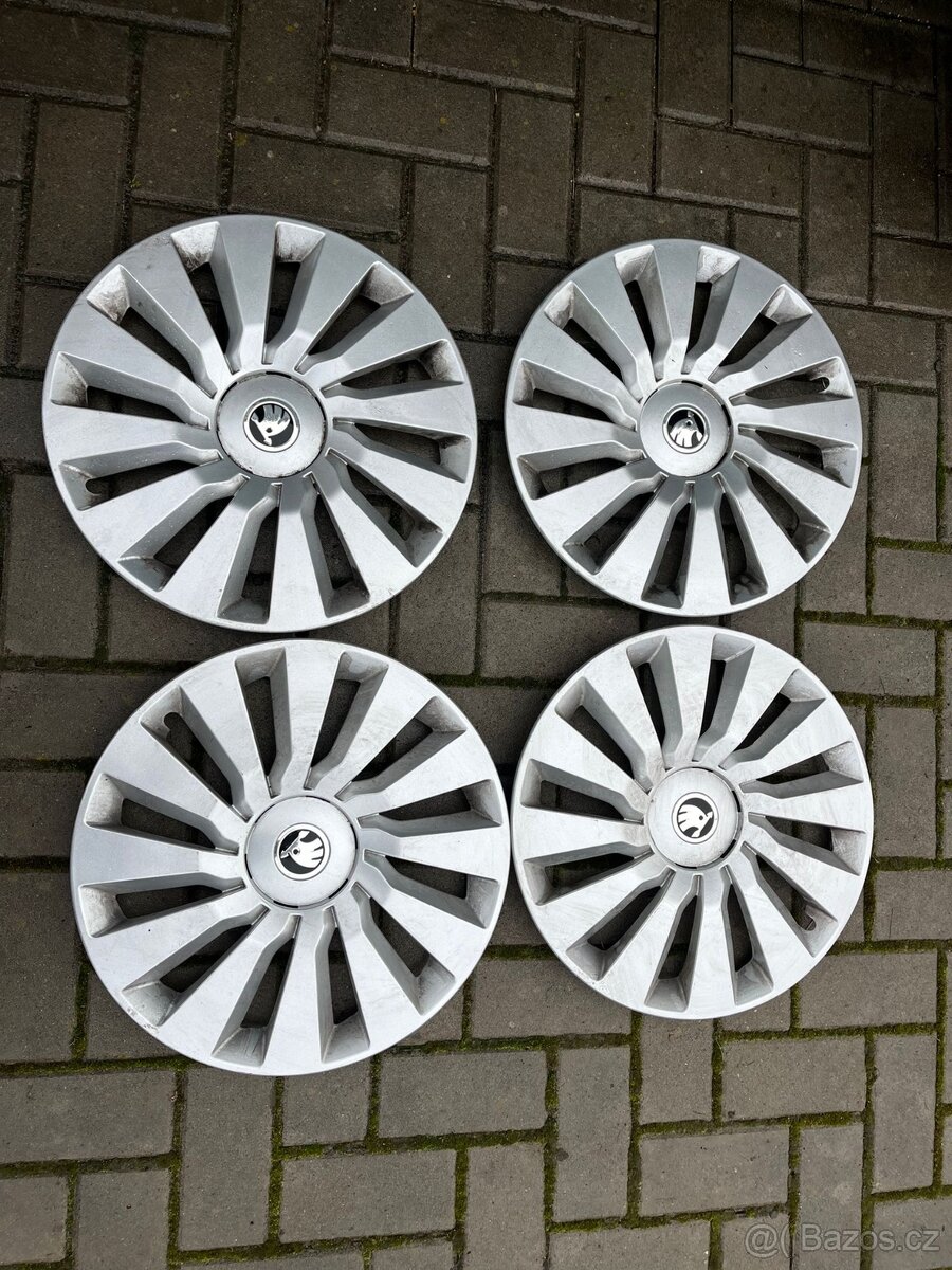 4x originál poklice Škoda R16 - zachovalé