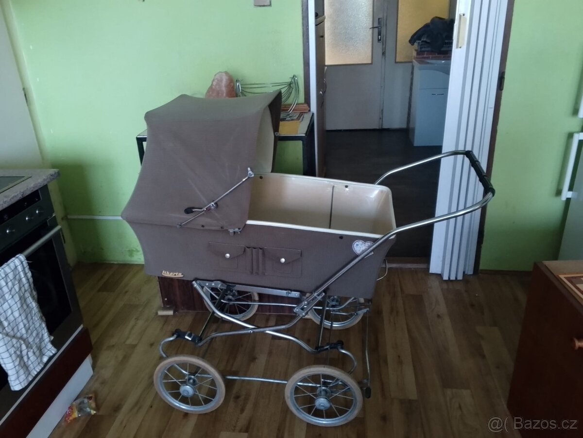 Prodám retro kočárek
