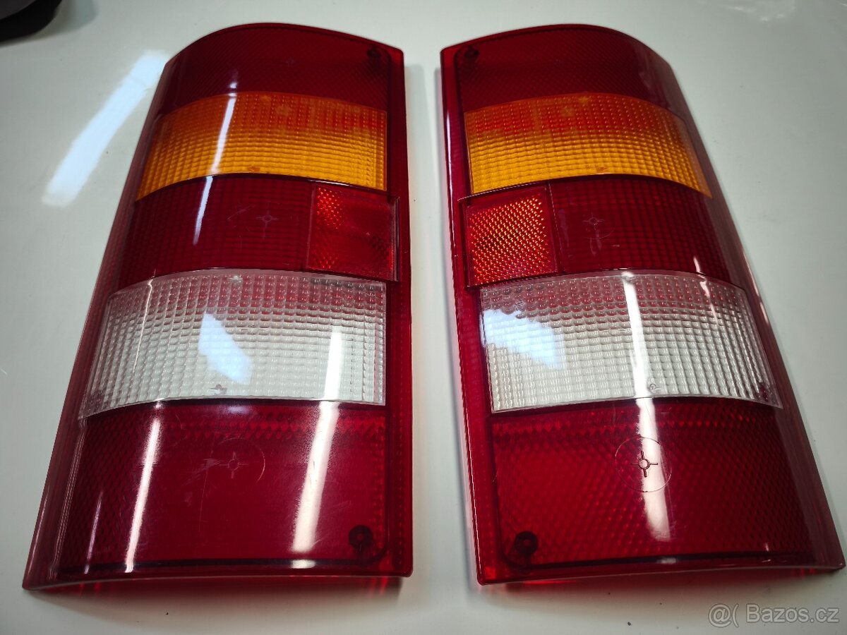 Škoda Favorit Pickup - nové kryty zadních světel