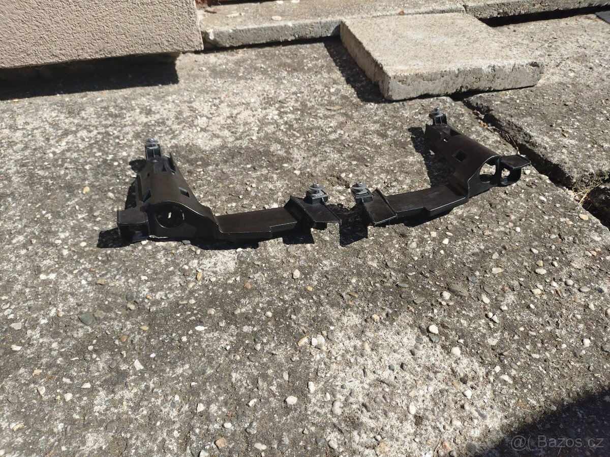 Držáky předních světel BMW e46